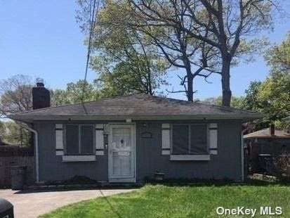 136 Moriches Avenue - Photo 1