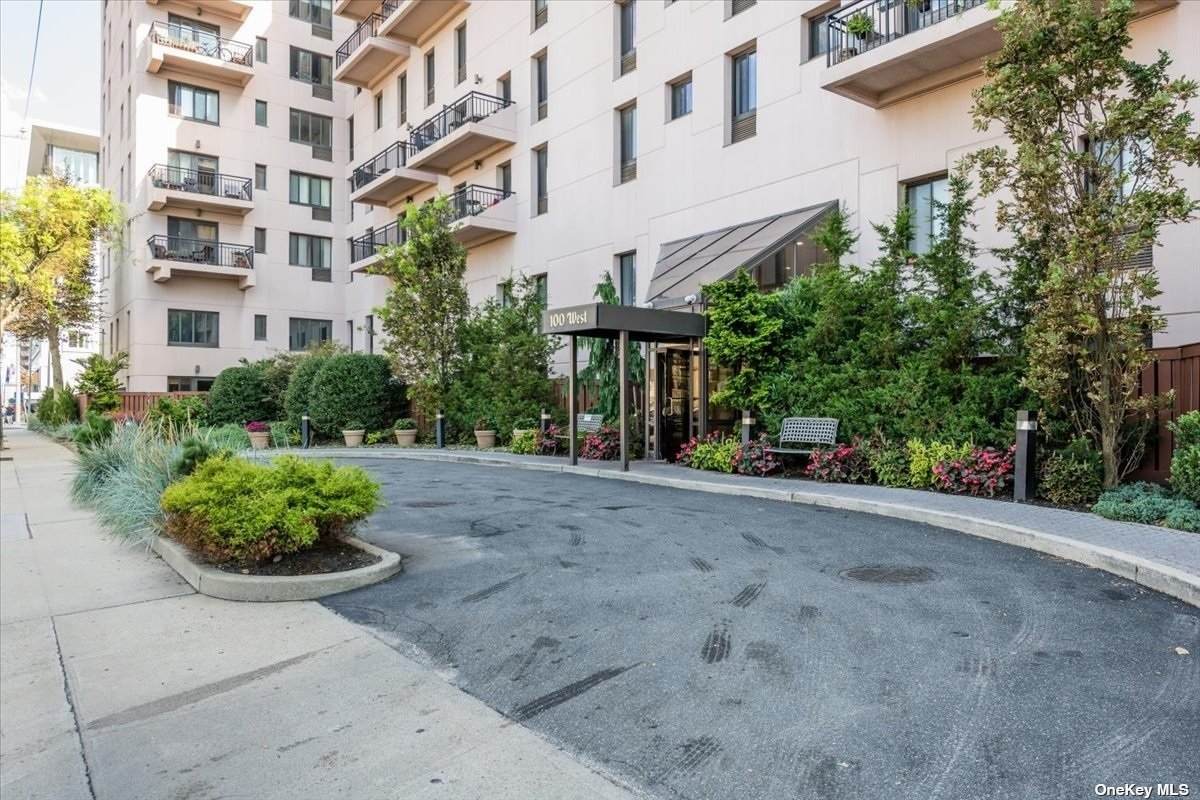 100 Broadway - Photo 1