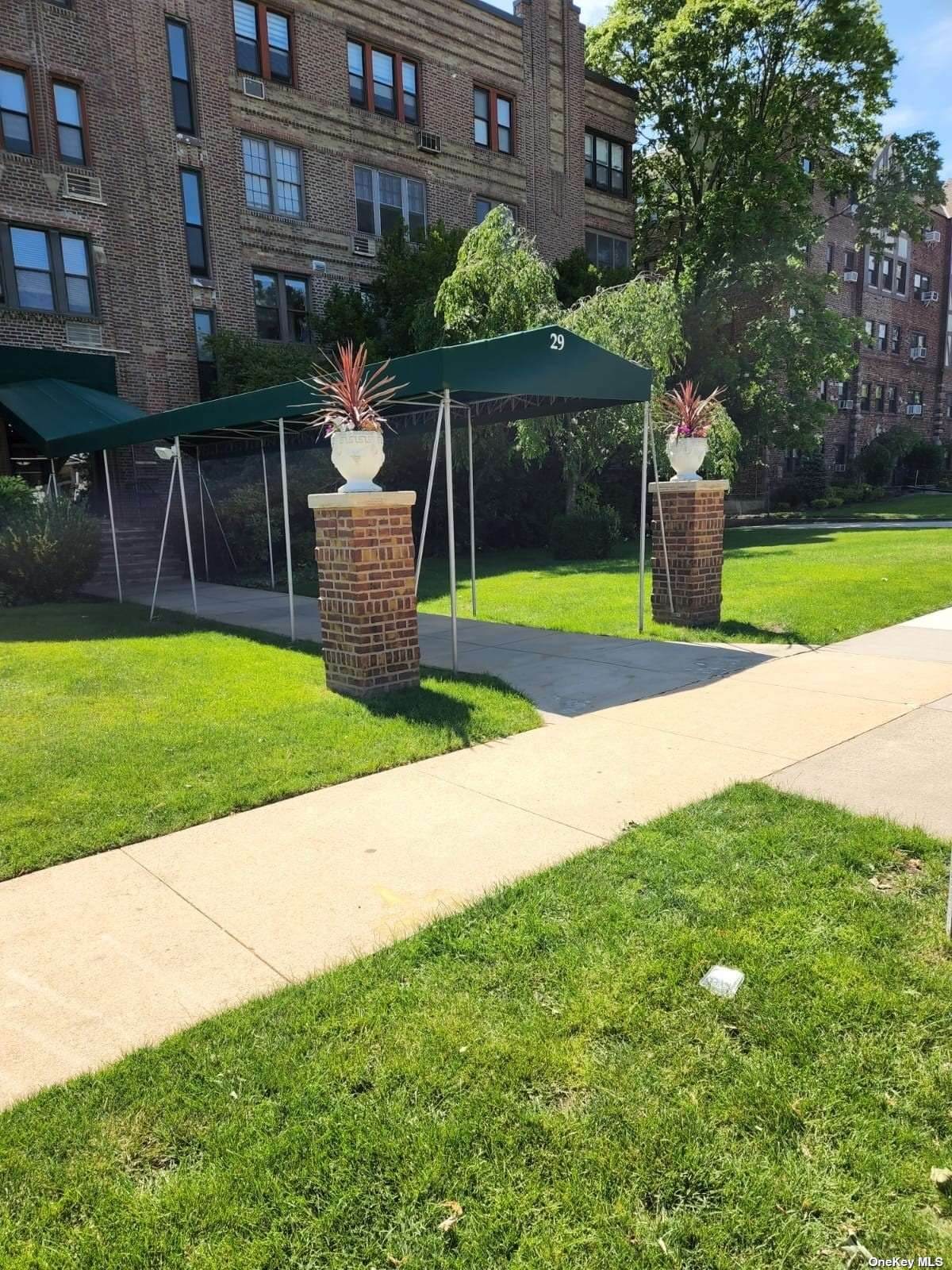 29 Woodmere Boulevard - Photo 1