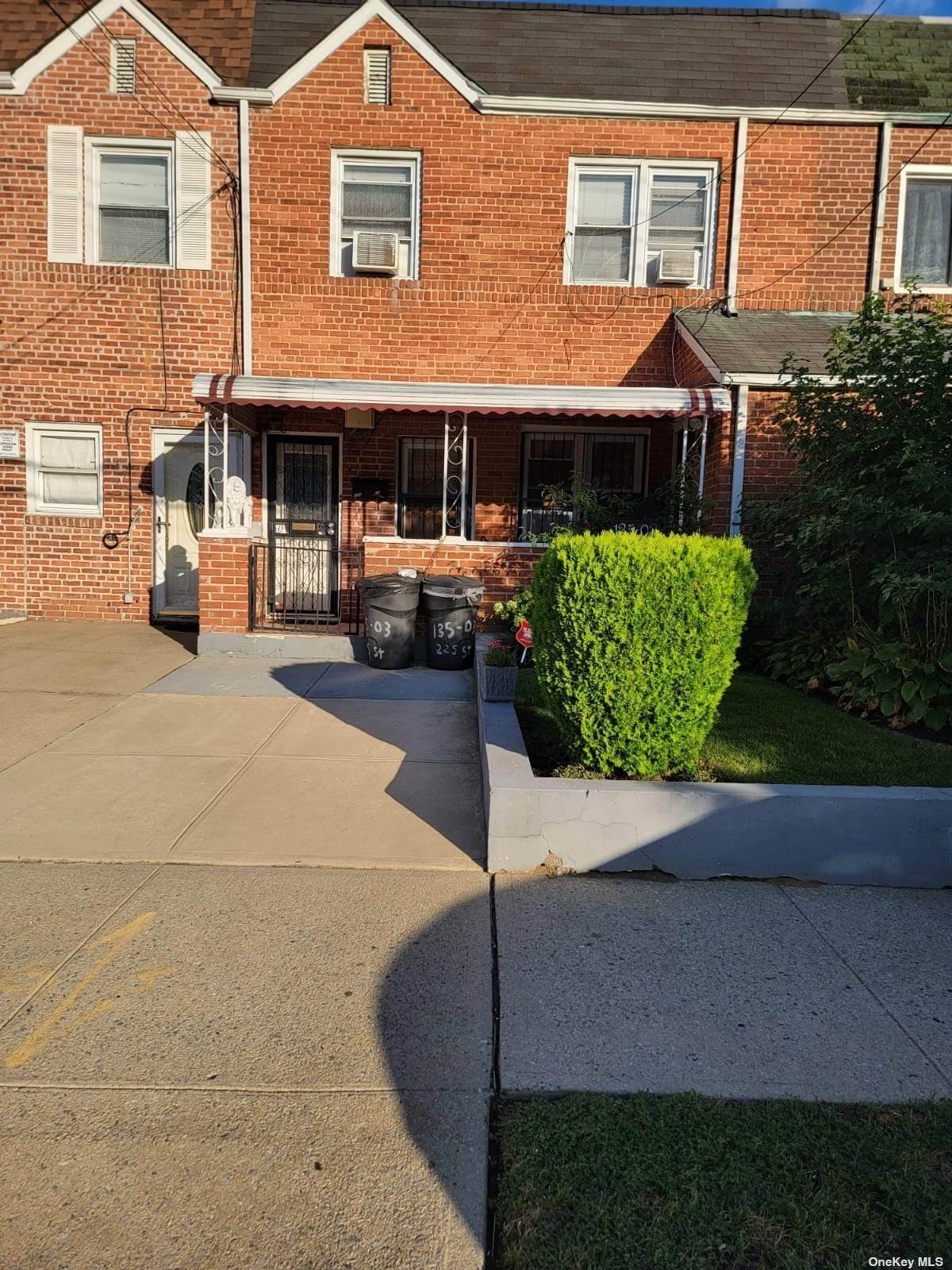 135-03 225 St - Photo 1