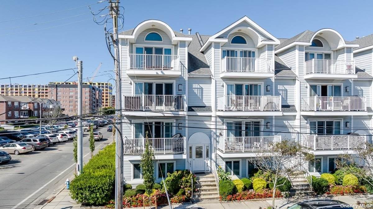 143 Monroe Boulevard - Photo 1