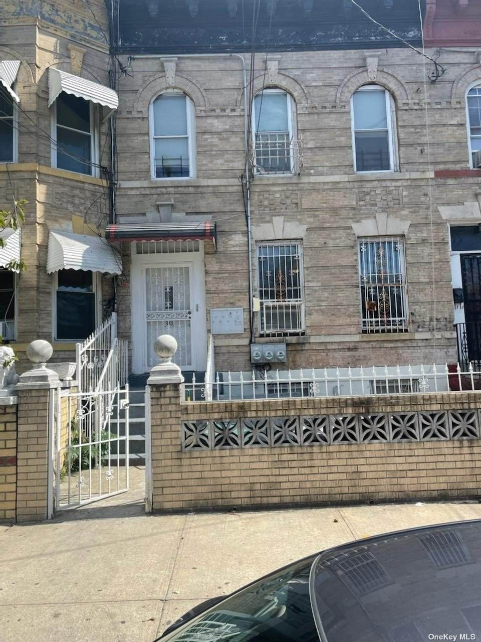 369 Berriman Street - Photo 1