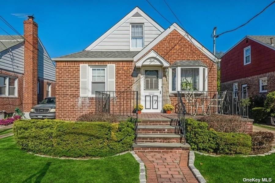 7 Evergreen Avenue - Photo 1