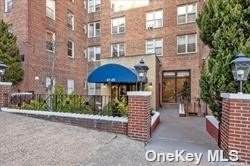 67-25 Dartmouth Street - Photo 1