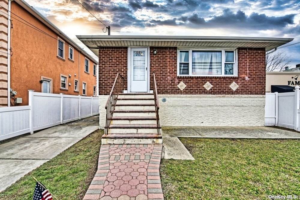 3085 Lawson Boulevard - Photo 1