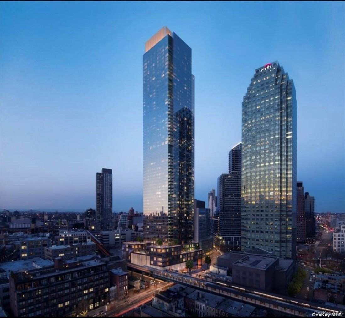3 Court Square - Photo 1