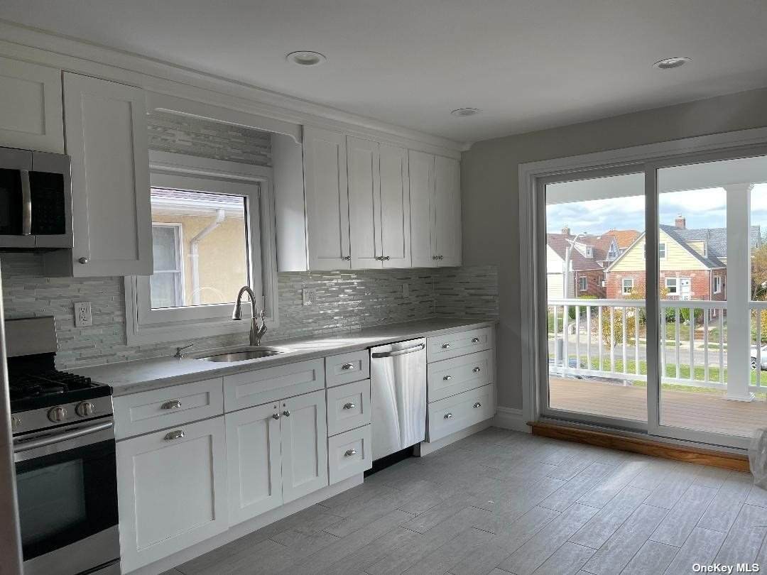 568 Laurelton Boulevard - Photo 1