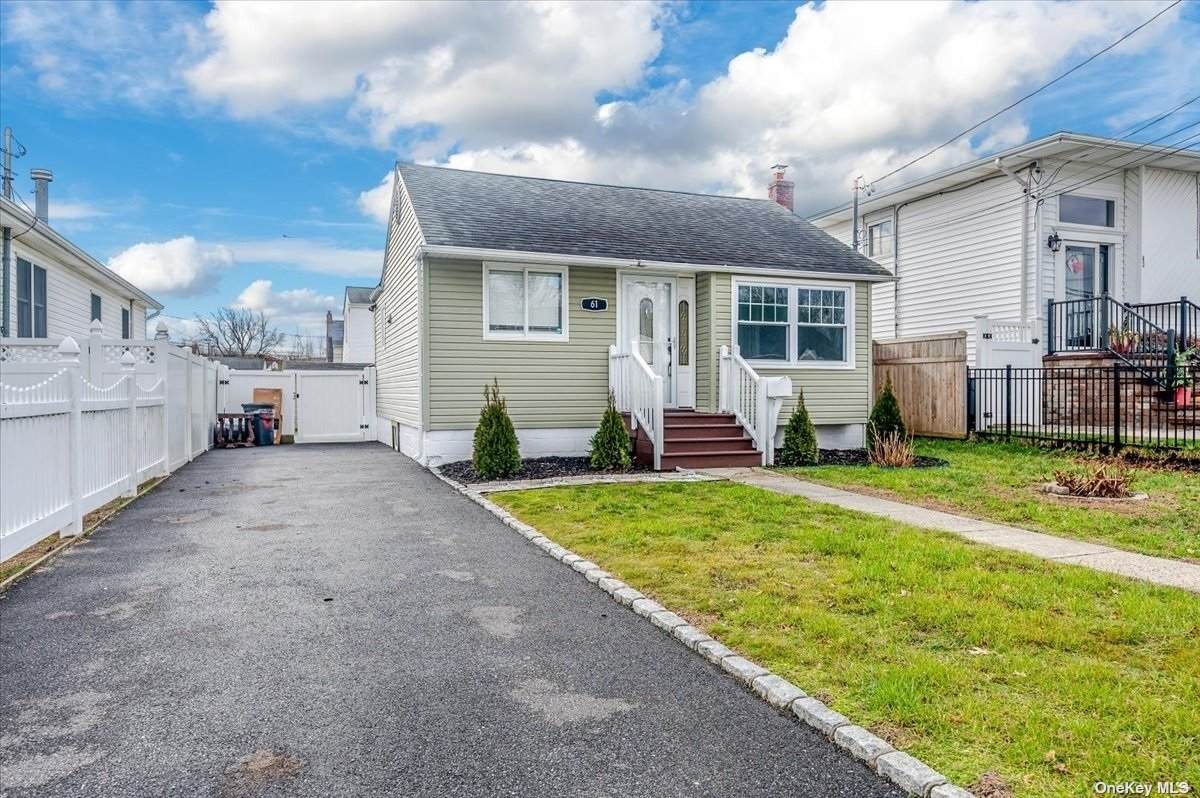 61 Hollywood Avenue - Photo 1