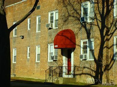 1555 Central Park Avenue - Photo 1
