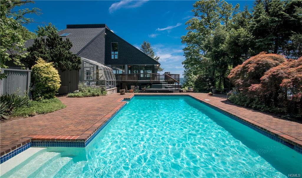 77 Tweed Boulevard - Photo 1