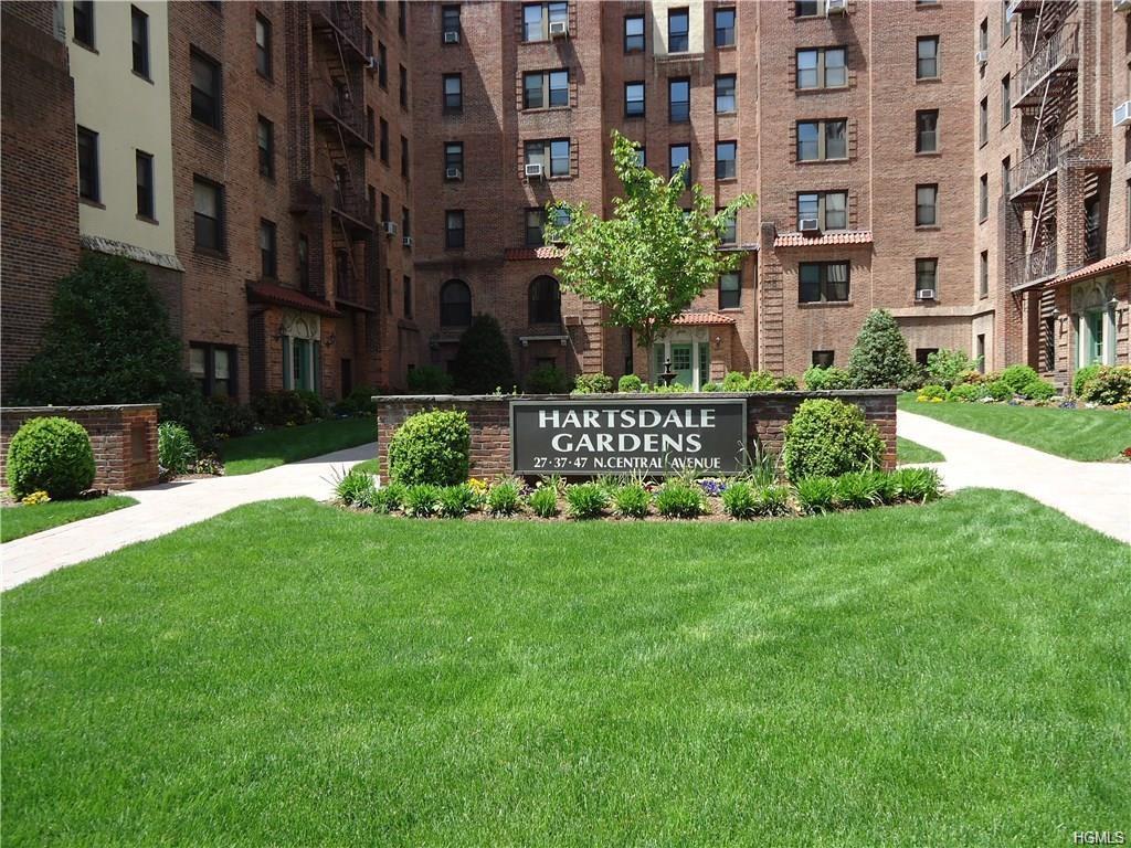 47 Central Park Avenue - Photo 1