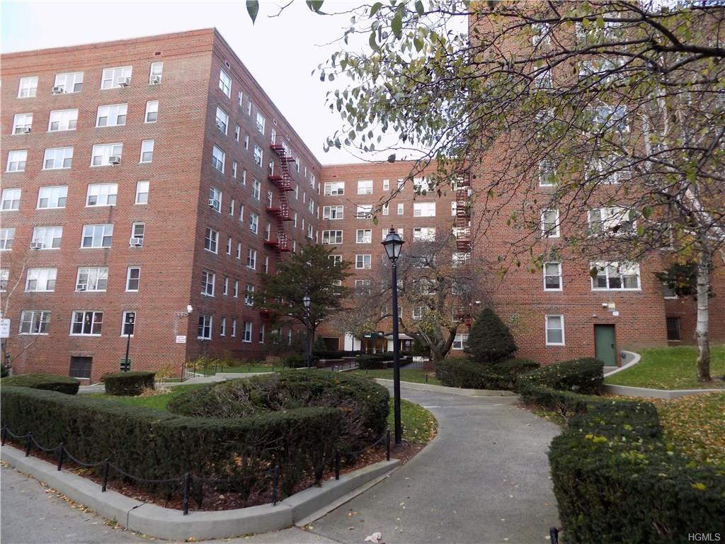 480 Riverdale Avenue - Photo 1