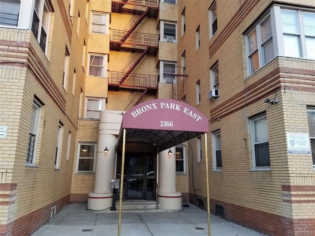 2166 Bronx Park - Photo 1