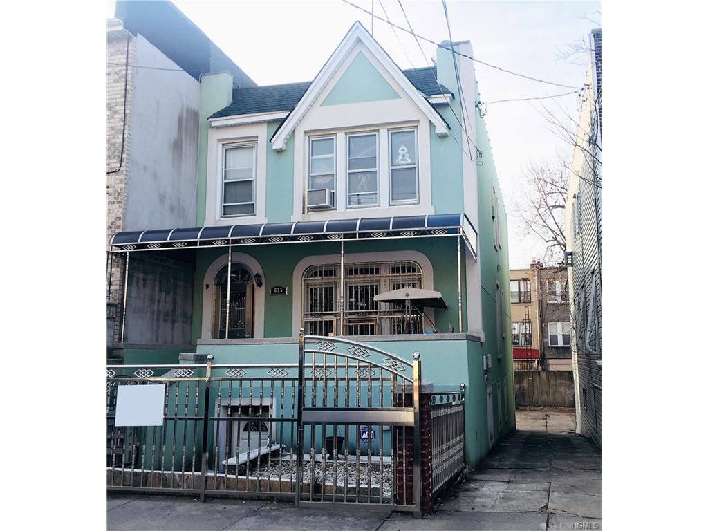 635 Saint Lawrence Avenue - Photo 1