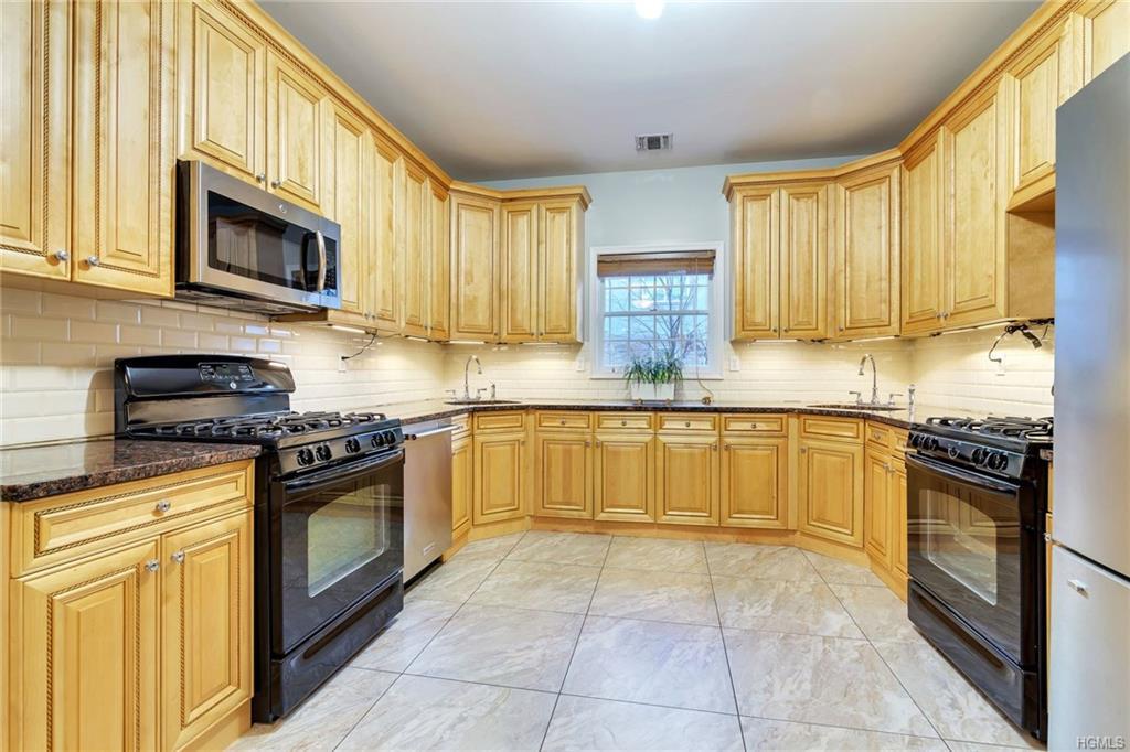 3104 Parkview Drive - Photo 1