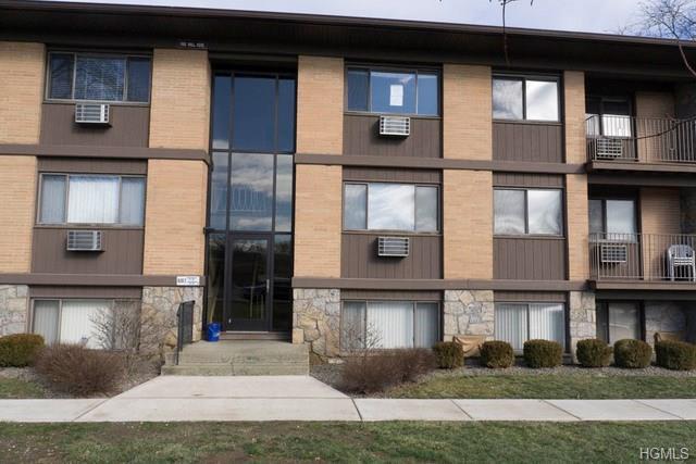 10 Oakwood Terrace - Photo 1