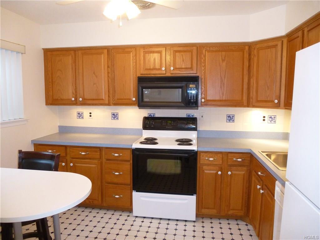 102 Buckingham Court - Photo 1