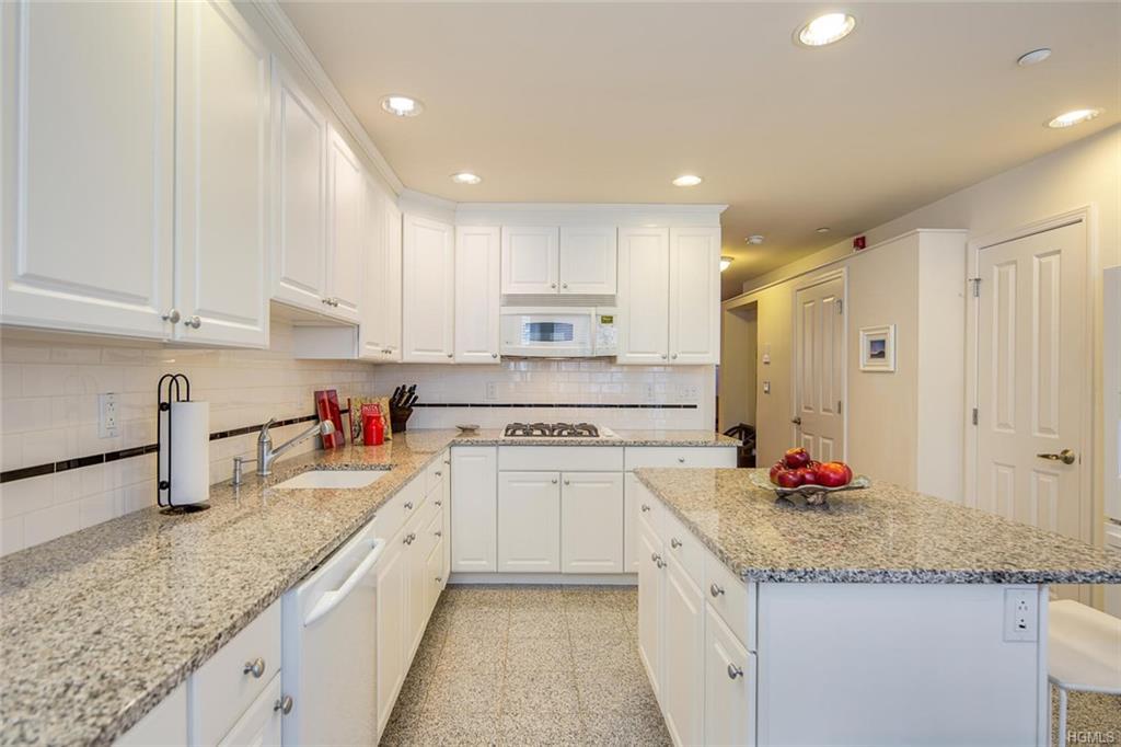 18 Leeward Drive - Photo 1