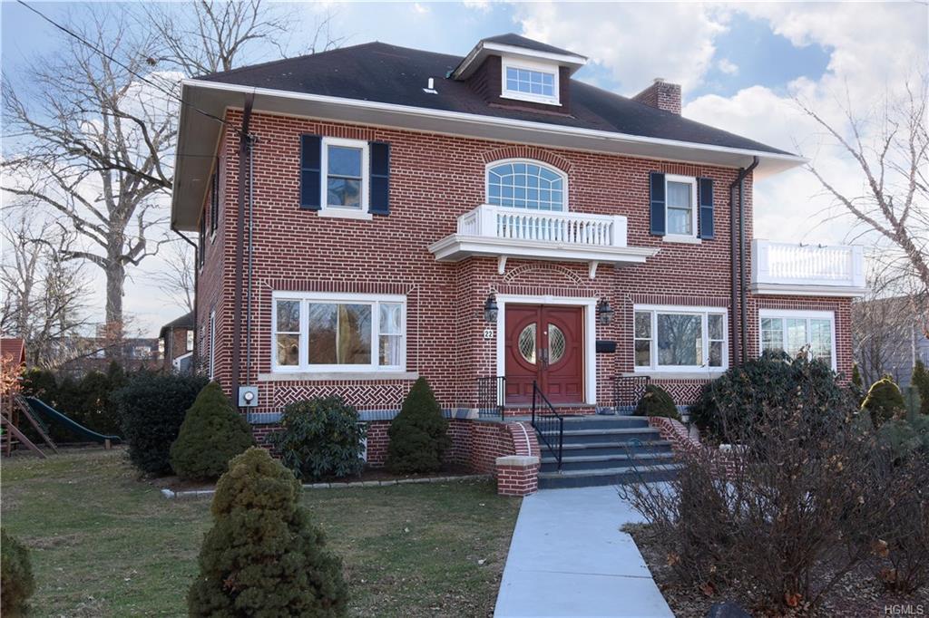 22 Fairlawn Avenue - Photo 1