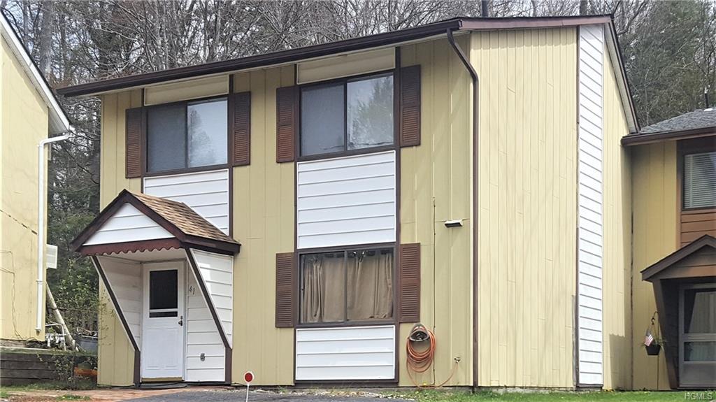 41 Elizabeth Way - Photo 1