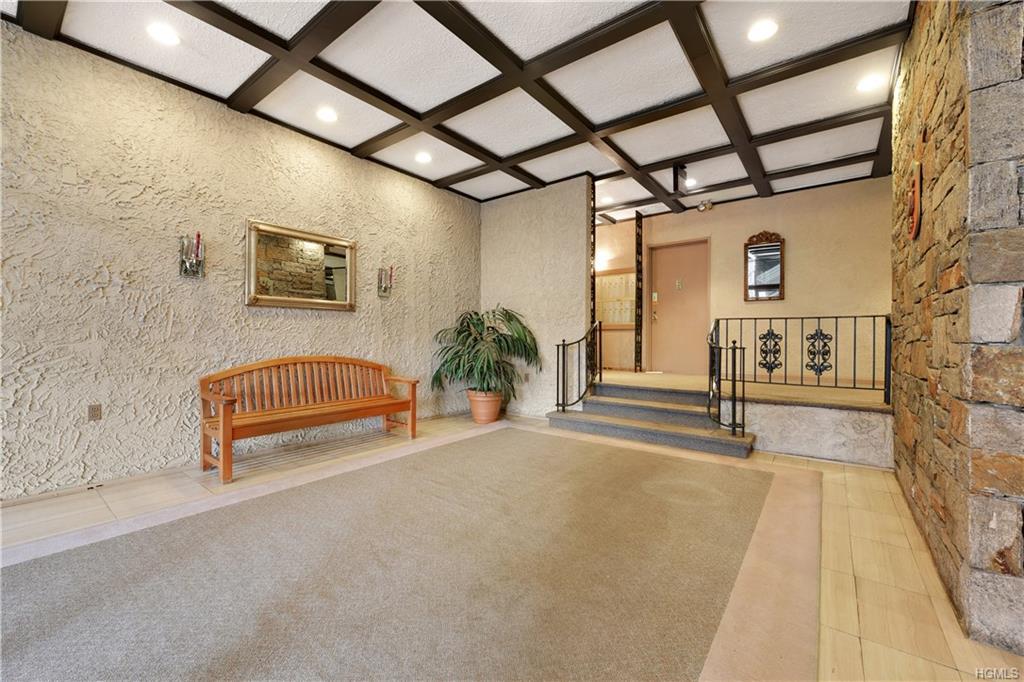 25 Franklin Avenue - Photo 1