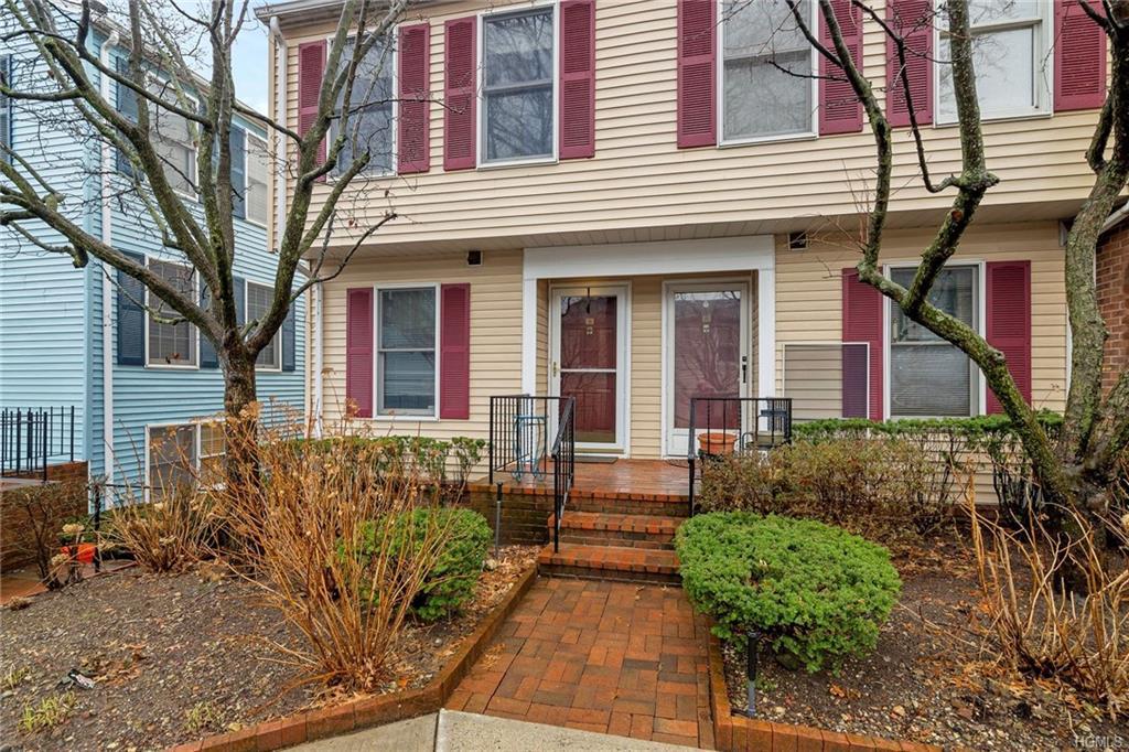 18 Washington Mews - Photo 1
