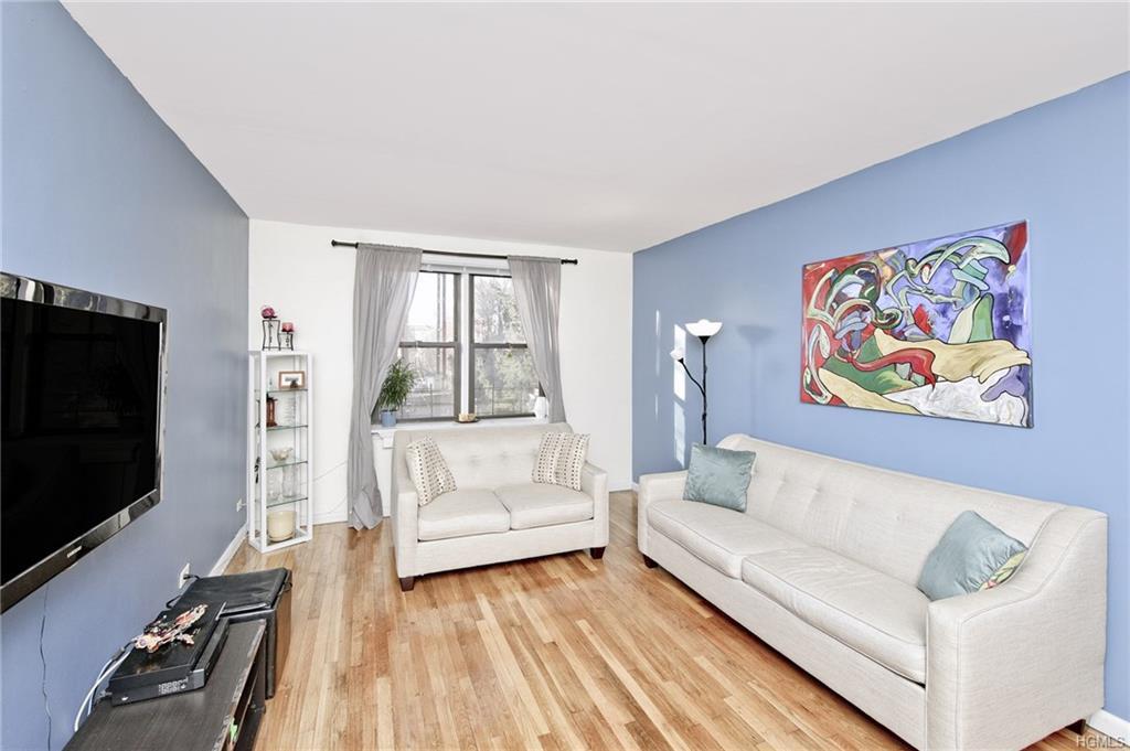 512 Kappock Street - Photo 1