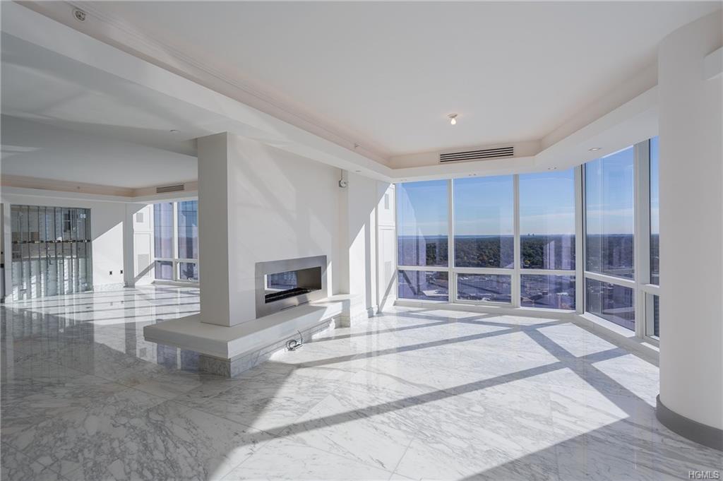 5 Renaissance Square - Photo 1