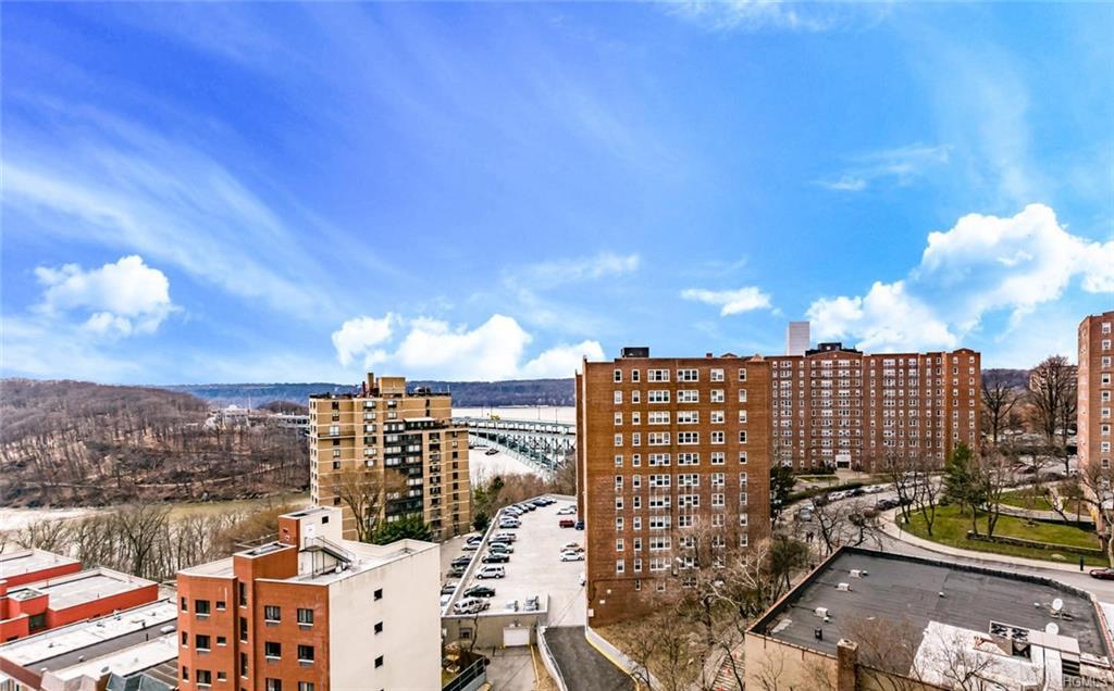 555 Kappock - Photo 1