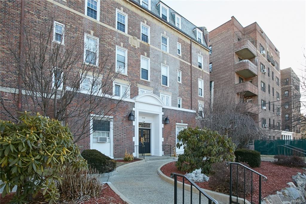 208 Centre Avenue - Photo 1