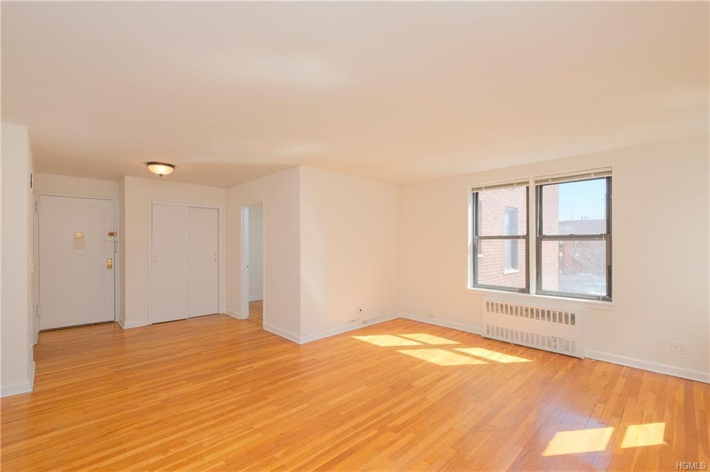 2244 Bronx Park East - Photo 1