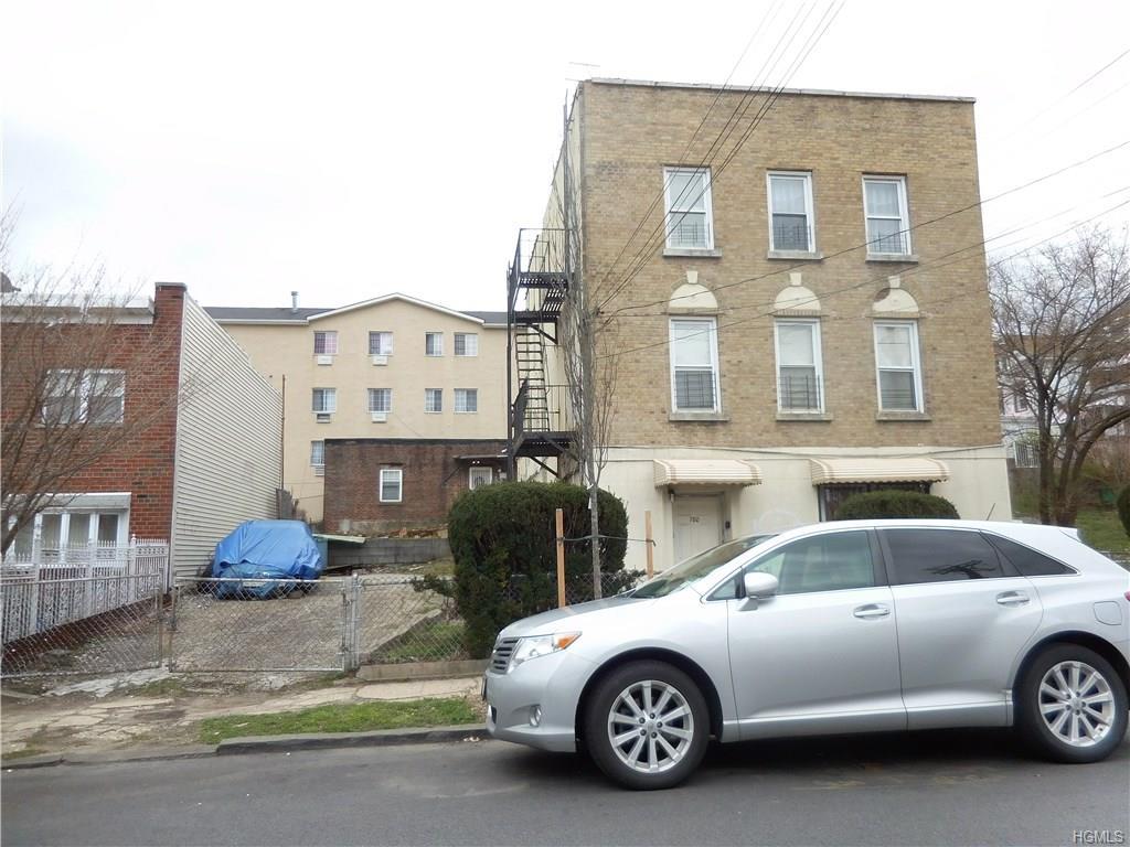 780 Bartholdi Street - Photo 1