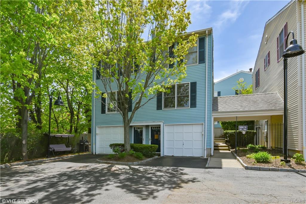 40 Washington Mews - Photo 1