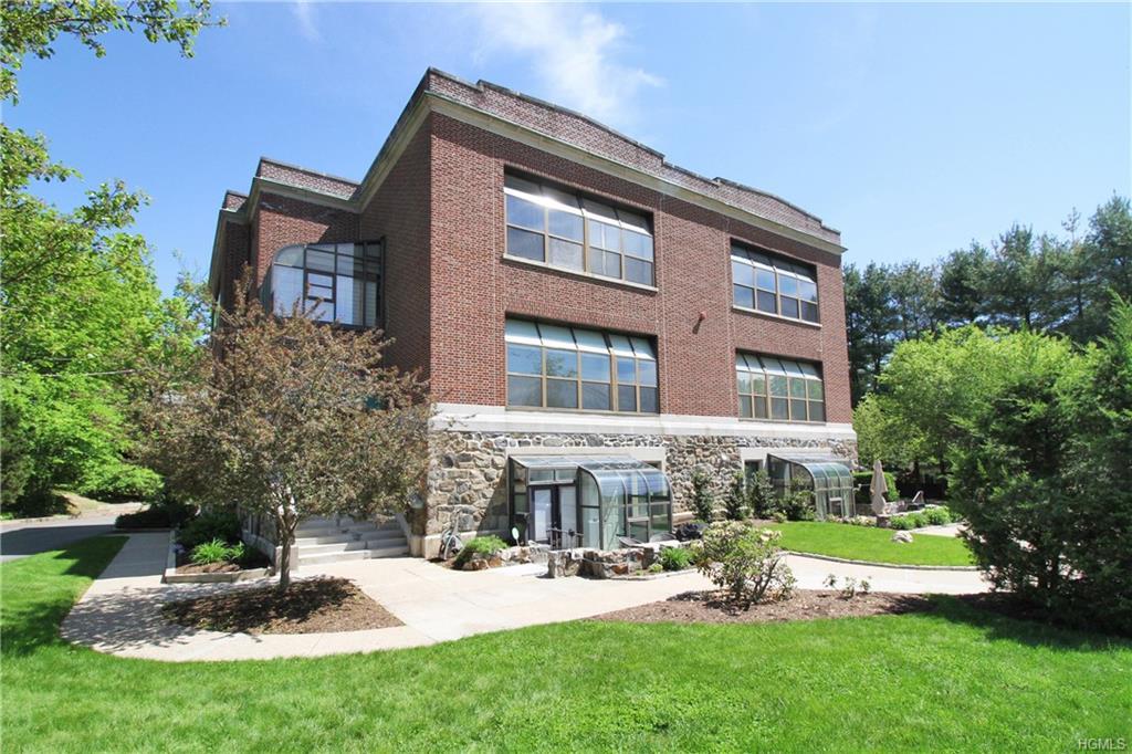 33 Roselle Avenue - Photo 1