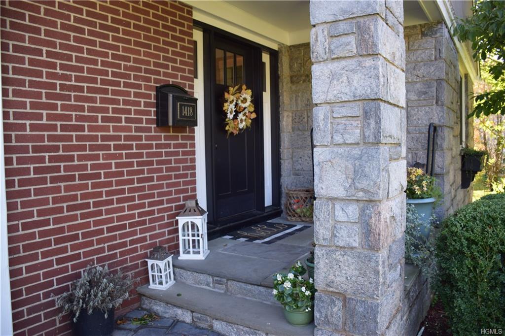 1418 Roosevelt Avenue - Photo 1