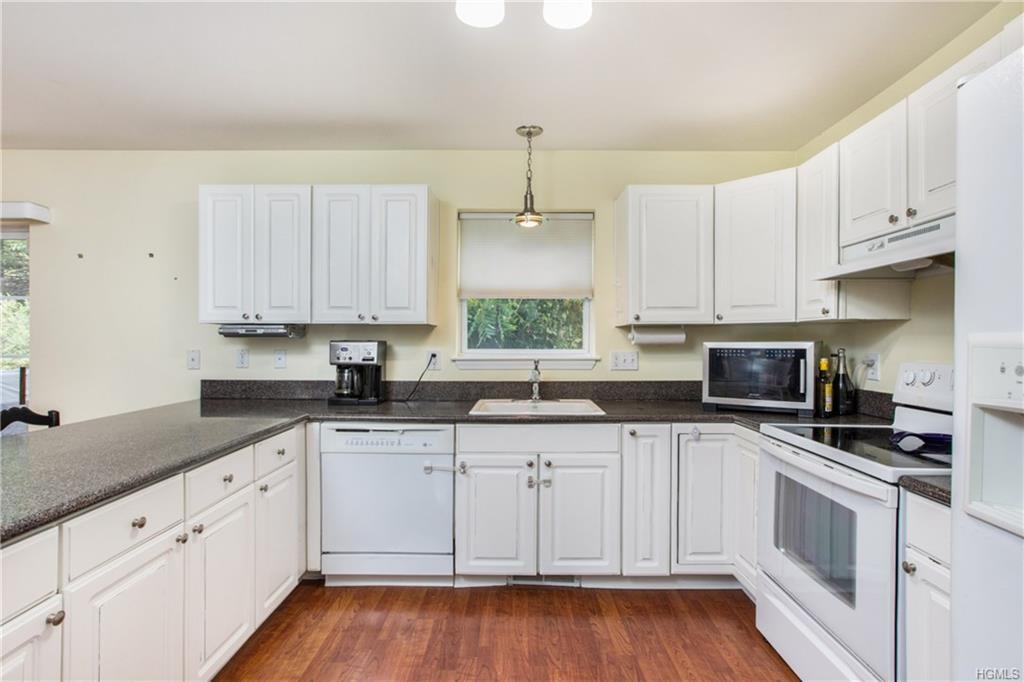 105 Park Rd - Photo 1