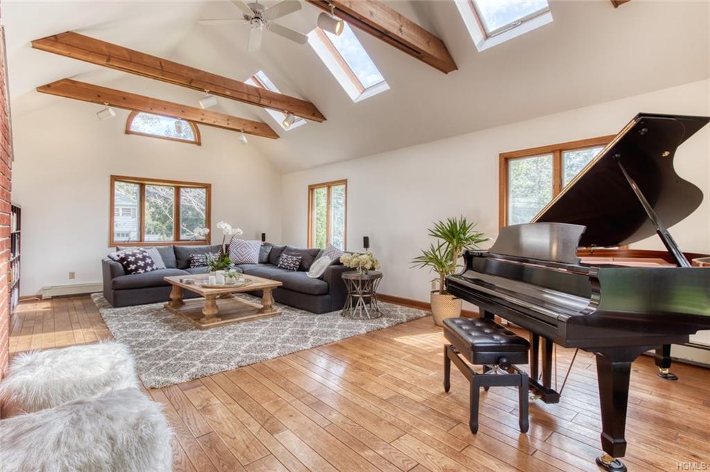 35 Manor Avenue - Photo 1