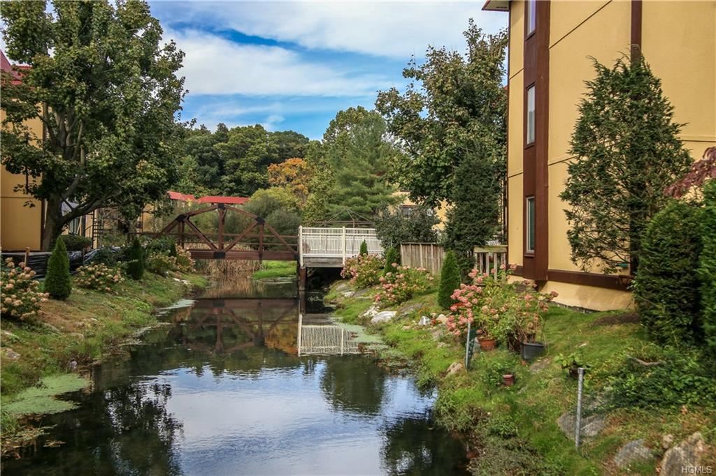 11 Granada Crescent - Photo 1