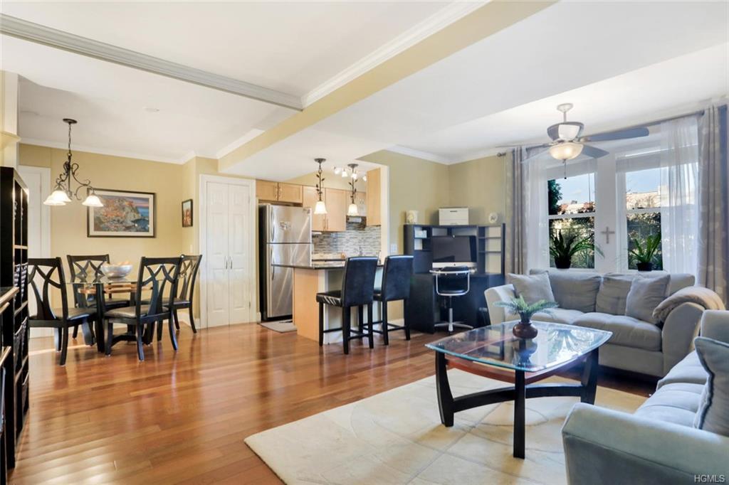 136 Woodside Green - Photo 1