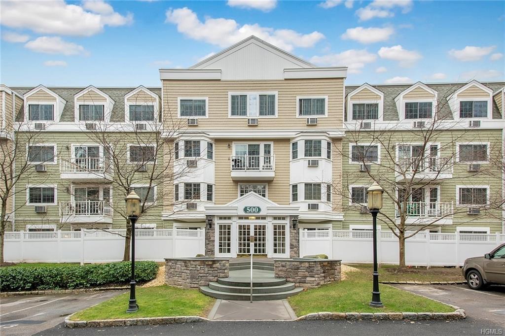 500 Pondside Drive - Photo 1