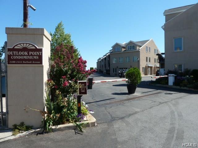 1420 Outlook Avenue - Photo 1