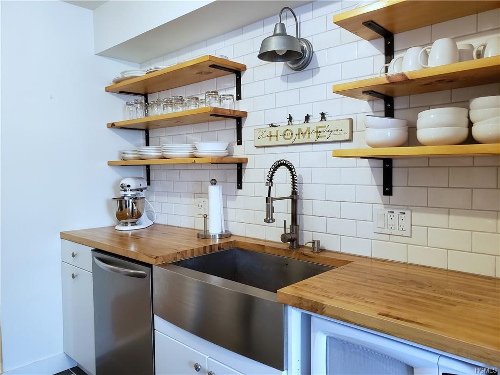 10 Oakwood Terrace - Photo 1