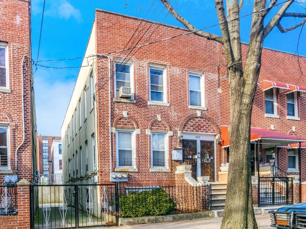 651 Commonwealth Avenue - Photo 1