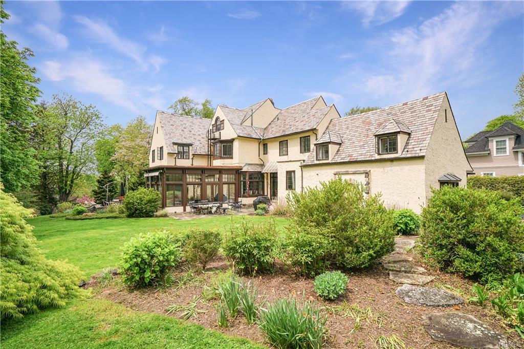 96 Evergreen Avenue - Photo 1