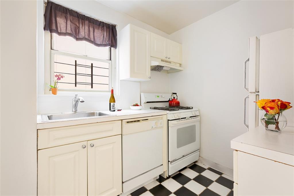 233 69th Street - Photo 1