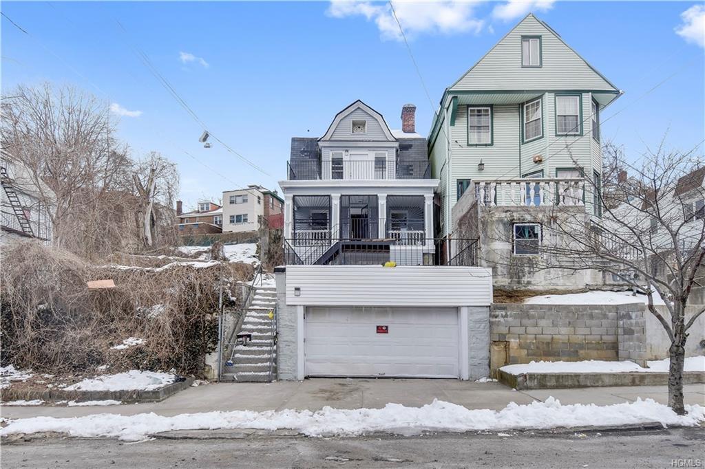 1748 Undercliff Avenue - Photo 1