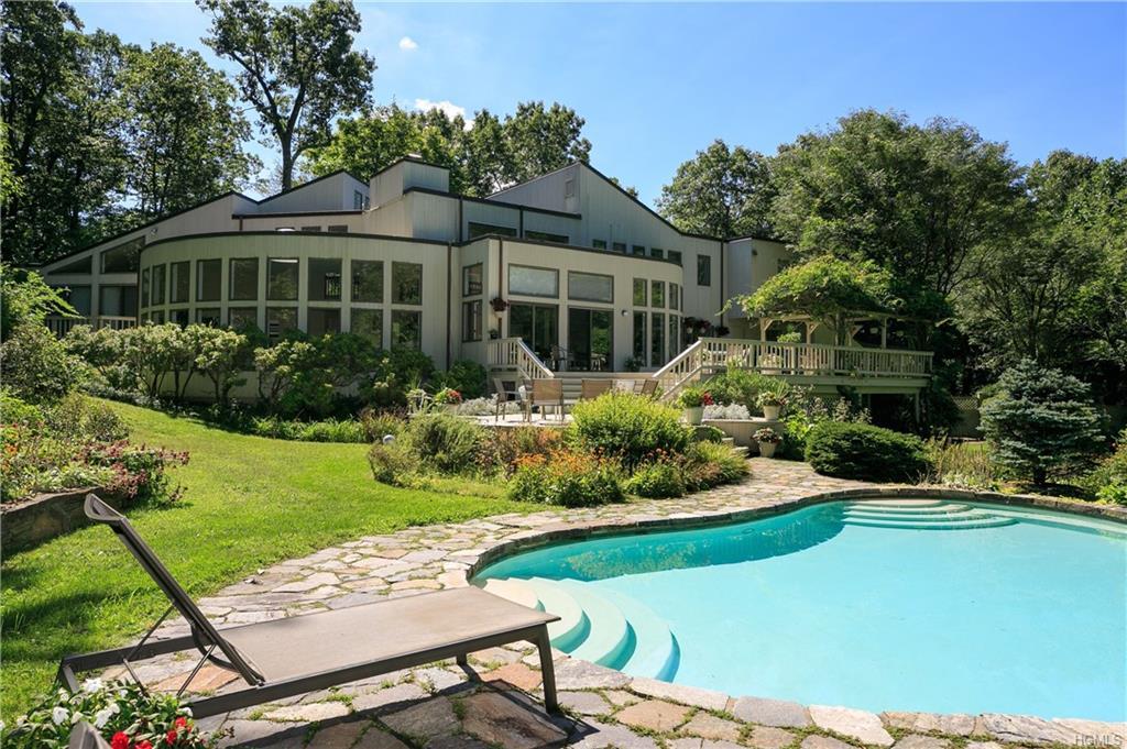 4 Sunrise Drive - Photo 1