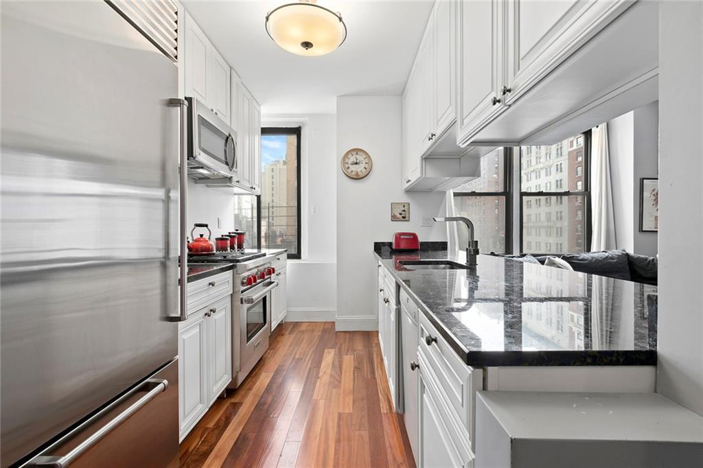 263 End Avenue - Photo 1