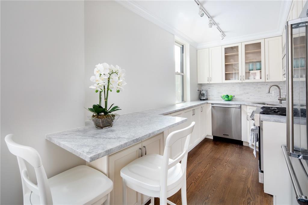 555 Main Street - Photo 1