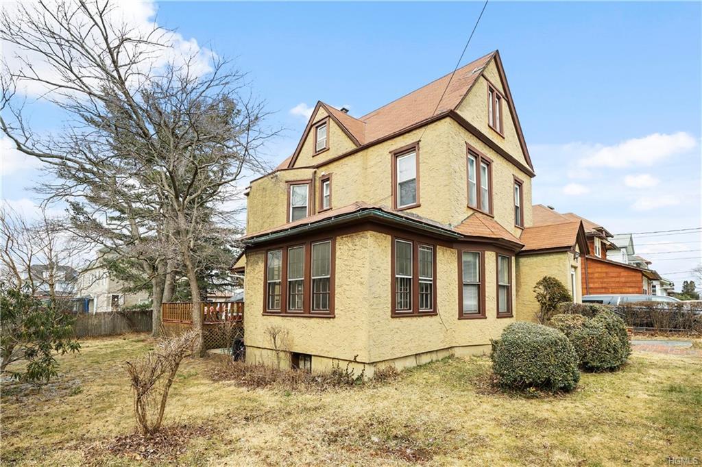 99 Briggs Avenue - Photo 1